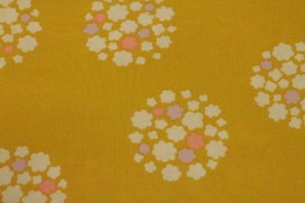 シンプル　花まり柄　からし色×ピンク、白色　シーチング布