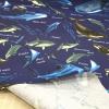 ラミネート生地　海の生き物 魚 海 サメ クジラ 濃い青色 R-341  　つやなし