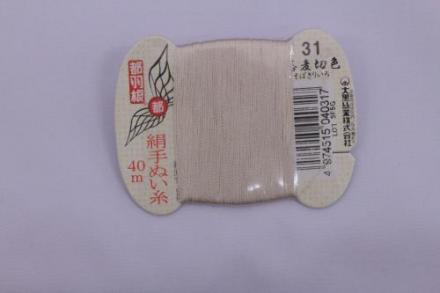 都羽根　絹手ぬい糸　蕎麦切色(そばきりいろ) KINU-9-31